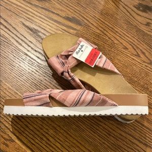 Women’s platform sandals